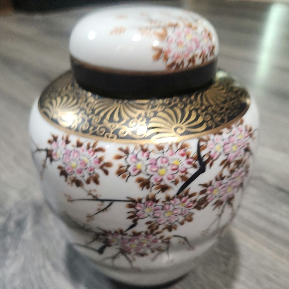 GUC Vintage Japanese Cherry Blossom Lided Ginger Jar